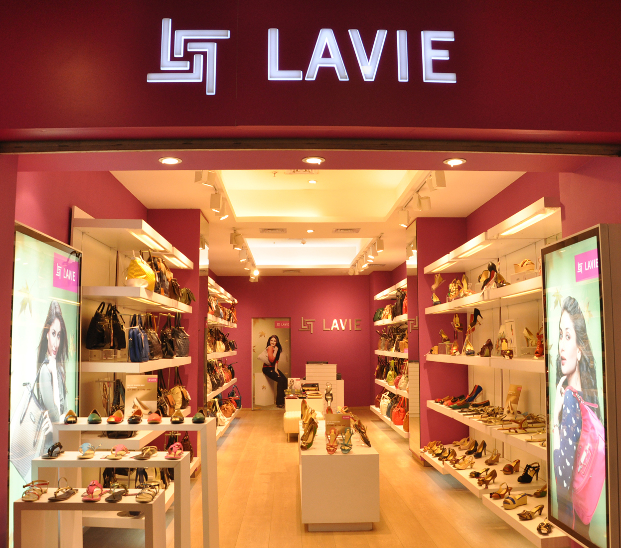 Buy Lavie Pink Solid Medium Shoulder Handbag Online At Best Price @ Tata  CLiQ